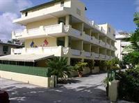 Meridian Inn Oistins Extérieur photo
