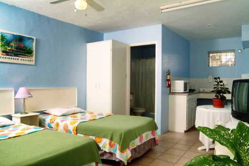 Meridian Inn Oistins Extérieur photo