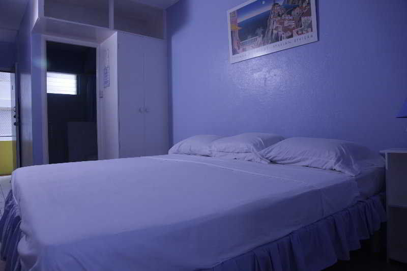 Meridian Inn Oistins Extérieur photo
